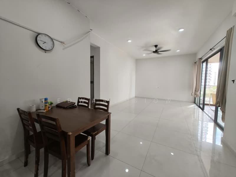 Kondominium untuk Dijual di Royal Strand @ Country Garden Danga Bay - Edward Siow - Living Room - PropertyGuru.com.my