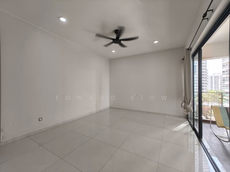 Kondominium untuk Dijual di Royal Strand @ Country Garden Danga Bay - Edward Siow - Living Room - PropertyGuru.com.my