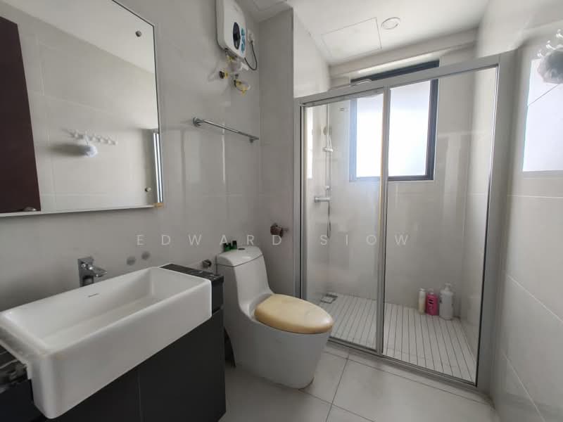 Kondominium untuk Dijual di Royal Strand @ Country Garden Danga Bay - Edward Siow - Bathroom - PropertyGuru.com.my