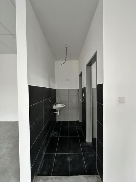 Shop / Office for Rent in Seremban (Negeri Sembilan) - KC Lo - Corridor - PropertyGuru.com.my