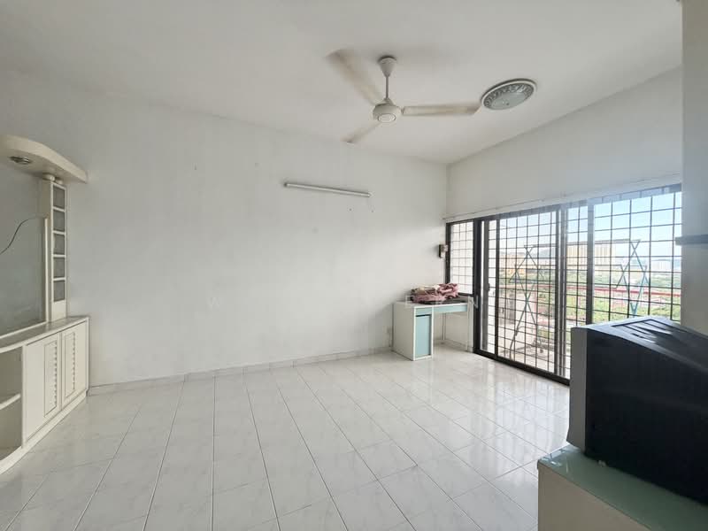 Pangsapuri untuk Disewa di Sri Saujana - Weng Sern - Living Room - PropertyGuru.com.my