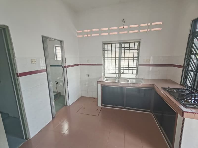 Rumah Teres 2 Tingkat untuk Dijual di Taman Bukit Perdana (Batu Pahat) - Daniel Yong - Kitchen - PropertyGuru.com.my