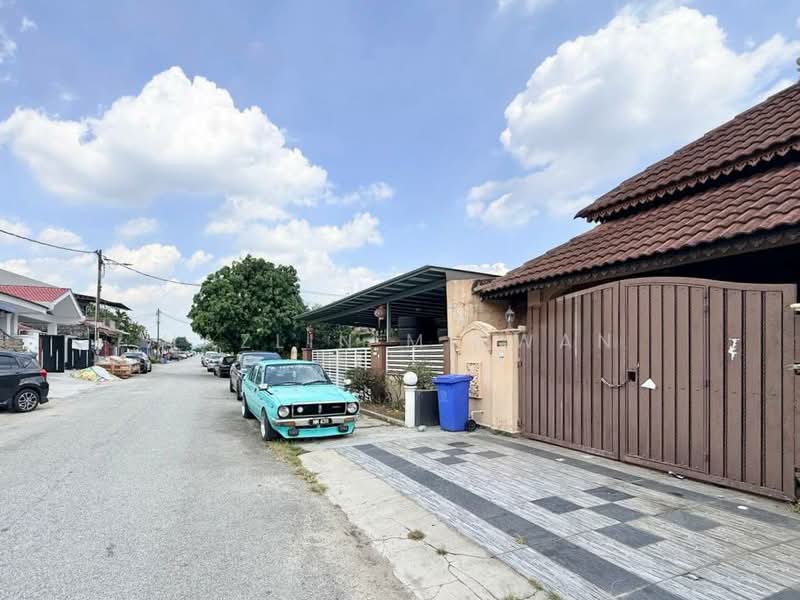 1-storey Terraced House for Sale in Bandar Baru Sungai Buloh (Sungai Buloh) - Hazlin Miswan - Exterior - PropertyGuru.com.my