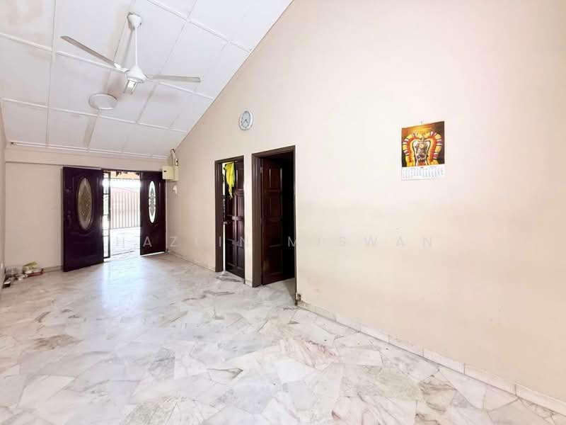 1-storey Terraced House for Sale in Bandar Baru Sungai Buloh (Sungai Buloh) - Hazlin Miswan - Living Room - PropertyGuru.com.my