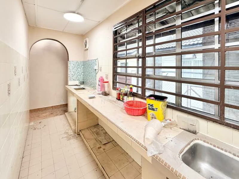 1-storey Terraced House for Sale in Bandar Baru Sungai Buloh (Sungai Buloh) - Hazlin Miswan - Kitchen - PropertyGuru.com.my