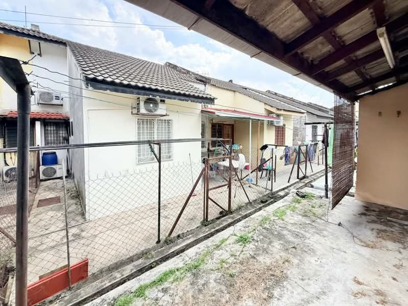 1-storey Terraced House for Sale in Bandar Baru Sungai Buloh (Sungai Buloh) - Hazlin Miswan - Exterior - PropertyGuru.com.my