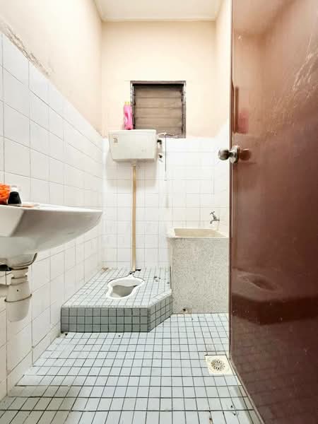 1-storey Terraced House for Sale in Bandar Baru Sungai Buloh (Sungai Buloh) - Hazlin Miswan - Bathroom - PropertyGuru.com.my