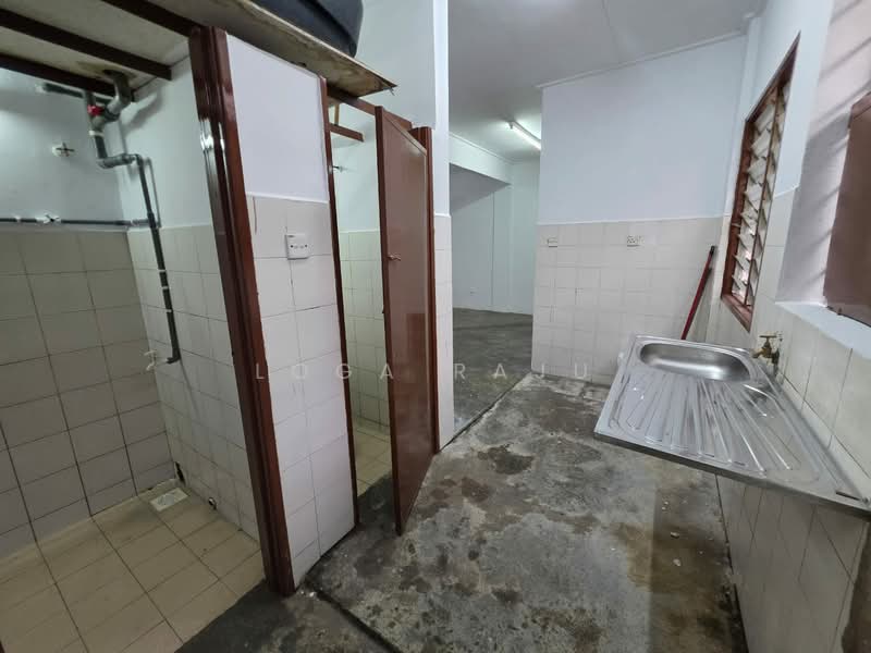 Pangsapuri untuk Disewa di Pangsapuri Palma - Loga Raju - Bathroom - PropertyGuru.com.my