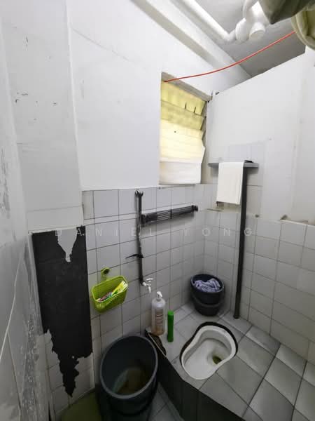 Rumah Flat untuk Dijual di Flat Taman Rinting - Daniel Yong - Bathroom - PropertyGuru.com.my