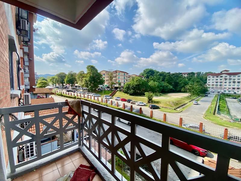 Kondominium untuk Dijual di Evergreen Park Acorn & Hazel - Azli Ibrahim - Balcony - PropertyGuru.com.my