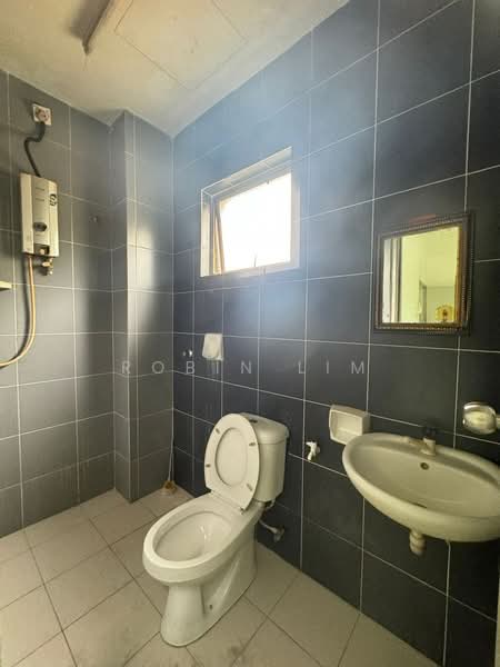 Rumah Bandar untuk Dijual di Aman Larkin (Johor Bahru) - Robin Lim - Bathroom - PropertyGuru.com.my