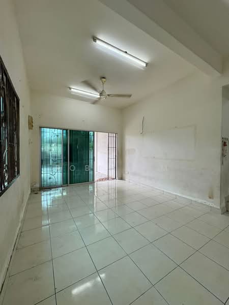 Rumah Bandar untuk Dijual di Aman Larkin (Johor Bahru) - Robin Lim - Living Room - PropertyGuru.com.my