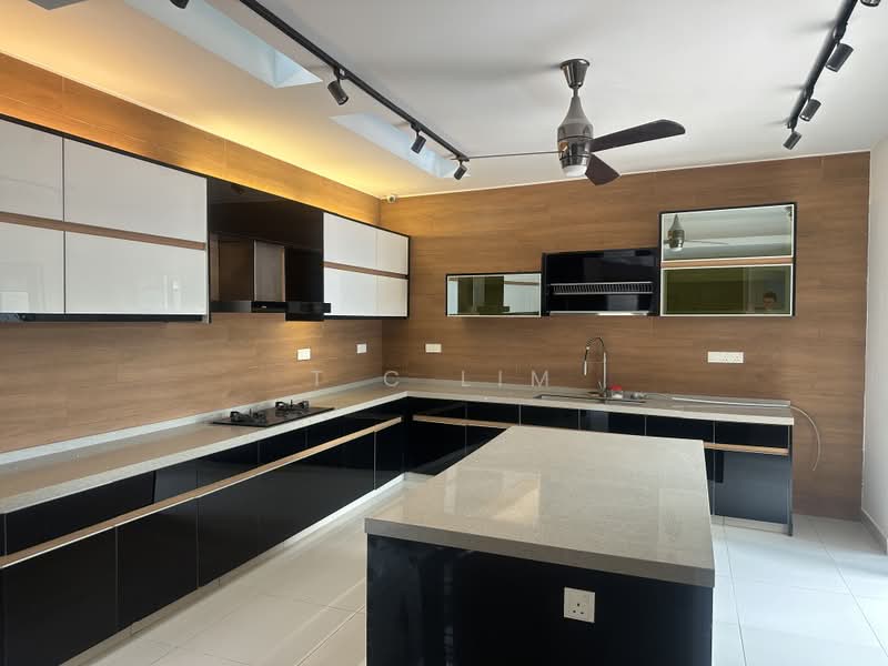 Rumah Teres 3 Tingkat untuk Dijual di Lake Fields (Sungai Besi) - T C Lim - Kitchen - PropertyGuru.com.my
