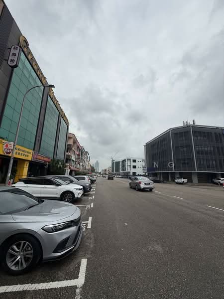 Kedai / Pejabat untuk Disewa di Bandar Baru Permas Jaya (Permas Jaya) - James Bong - Exterior - PropertyGuru.com.my