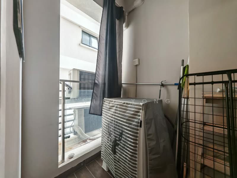 Kondominium untuk Dijual di Amberside @ Country Garden Danga Bay - Daniel Yong - Balcony - PropertyGuru.com.my