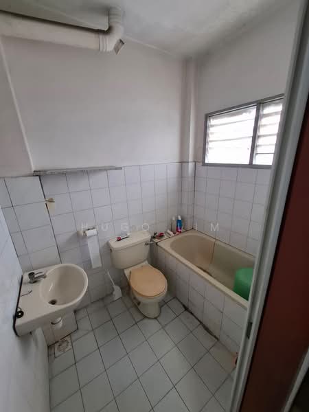 Pangsapuri untuk Dijual di Palm Ville - Hugo Lim - Bathroom - PropertyGuru.com.my