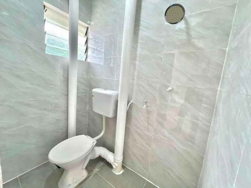 Flat for Sale at Taman Cempaka - Muhamad Asrul - Bathroom - PropertyGuru.com.my