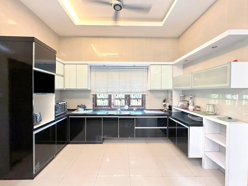 Bungalow House untuk Dijual di Saujana Golf & Country Club (Saujana) - Vincent Liaw - Kitchen - PropertyGuru.com.my