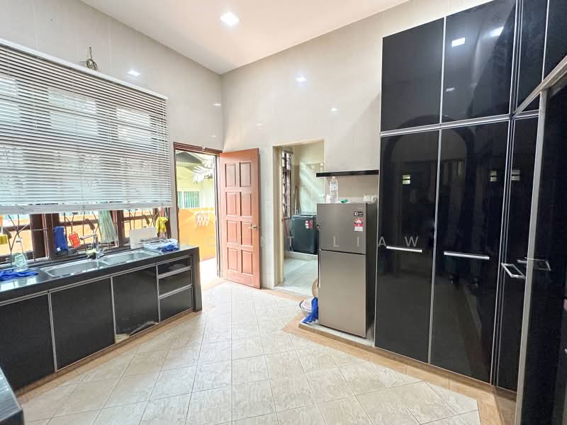 Bungalow House untuk Dijual di Saujana Golf & Country Club (Saujana) - Vincent Liaw - Kitchen - PropertyGuru.com.my