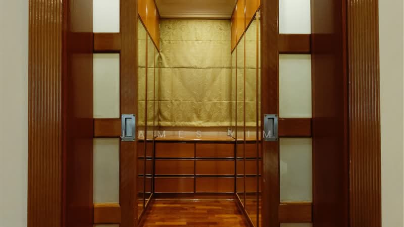 Kondominium untuk Dijual di Indah Damansara - James Yim - walk in wardrobe - PropertyGuru.com.my