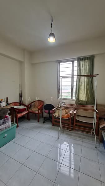 Kondominium untuk Disewa di Garden Park - Hamizah . - Living Room - PropertyGuru.com.my