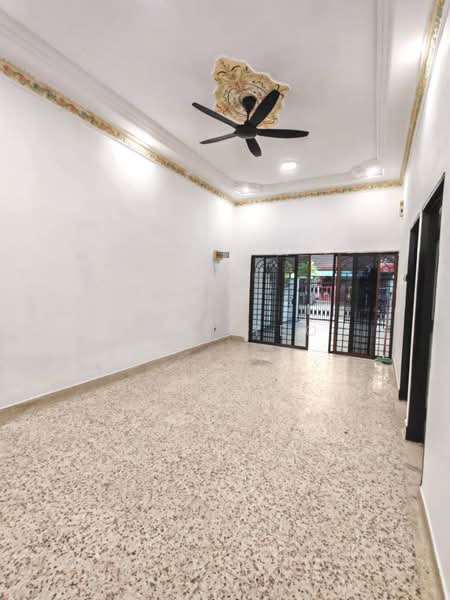 Rumah Teres 1 Tingkat untuk Dijual di Taman Masai (Masai) - June Teo - Living Room - PropertyGuru.com.my