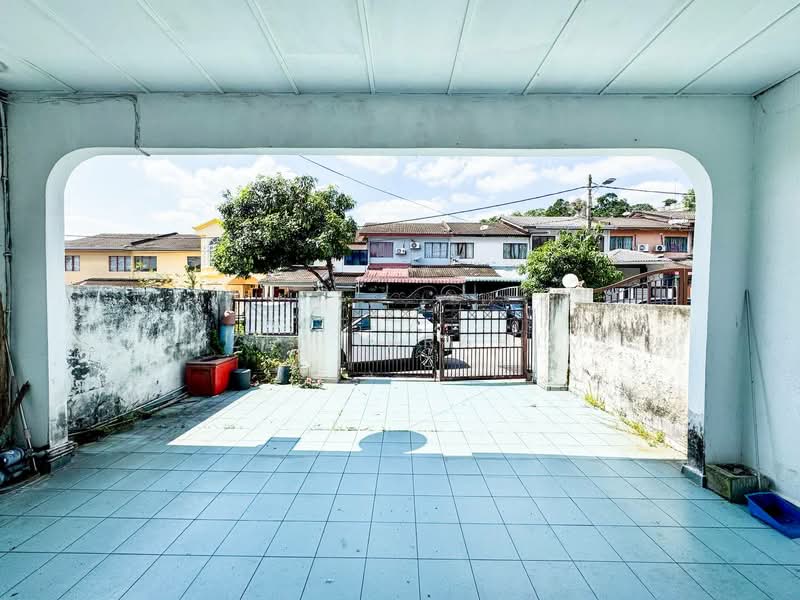 2-storey Terraced House for Sale in Taman Melur (Ampang) - Azli Ibrahim - Exterior - PropertyGuru.com.my