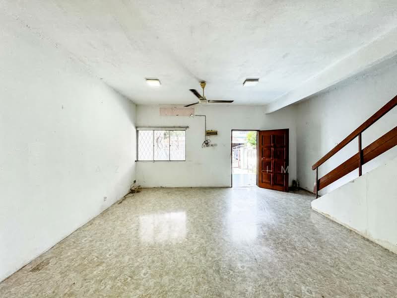 2-storey Terraced House for Sale in Taman Melur (Ampang) - Azli Ibrahim - Living Room - PropertyGuru.com.my