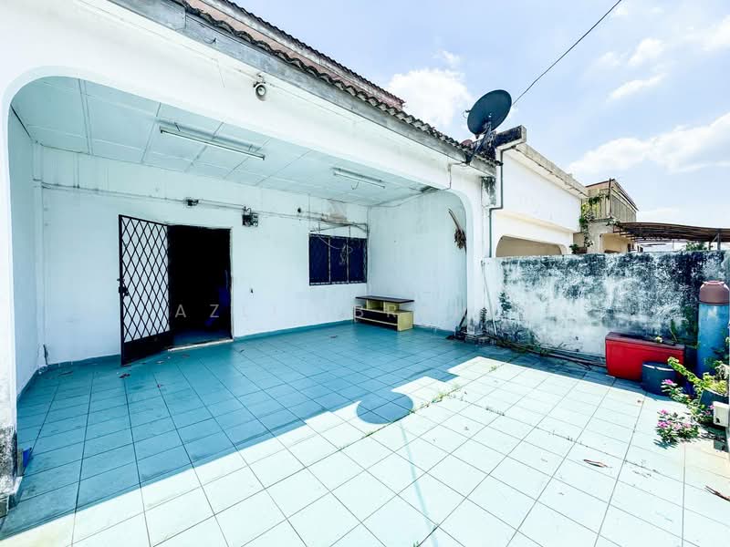 2-storey Terraced House for Sale in Taman Melur (Ampang) - Azli Ibrahim - Exterior - PropertyGuru.com.my