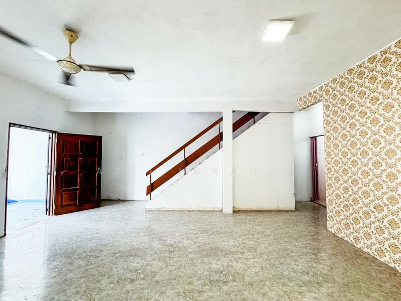 2-storey Terraced House for Sale in Taman Melur (Ampang) - Azli Ibrahim - Entrance - PropertyGuru.com.my