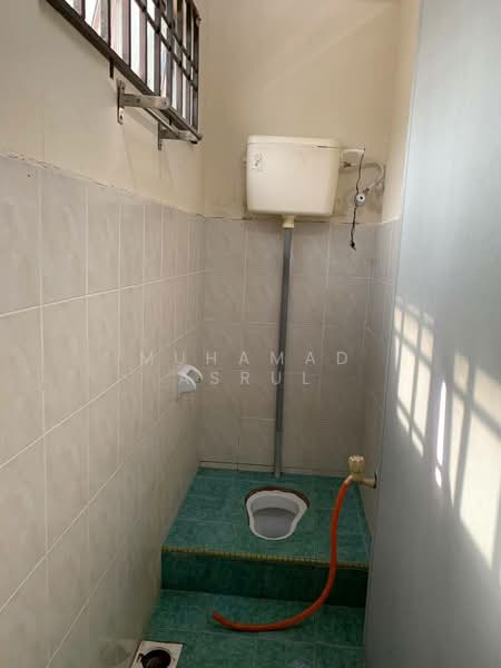 1-storey Terraced House for Sale in Taman Indah Jaya 2 (Segamat) - Muhamad Asrul - Bathroom - PropertyGuru.com.my