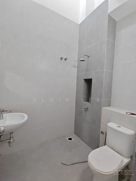 2.5-storey Terraced House for Sale in Shah Alam (Selangor) - Alwin Lee - Bathroom - PropertyGuru.com.my