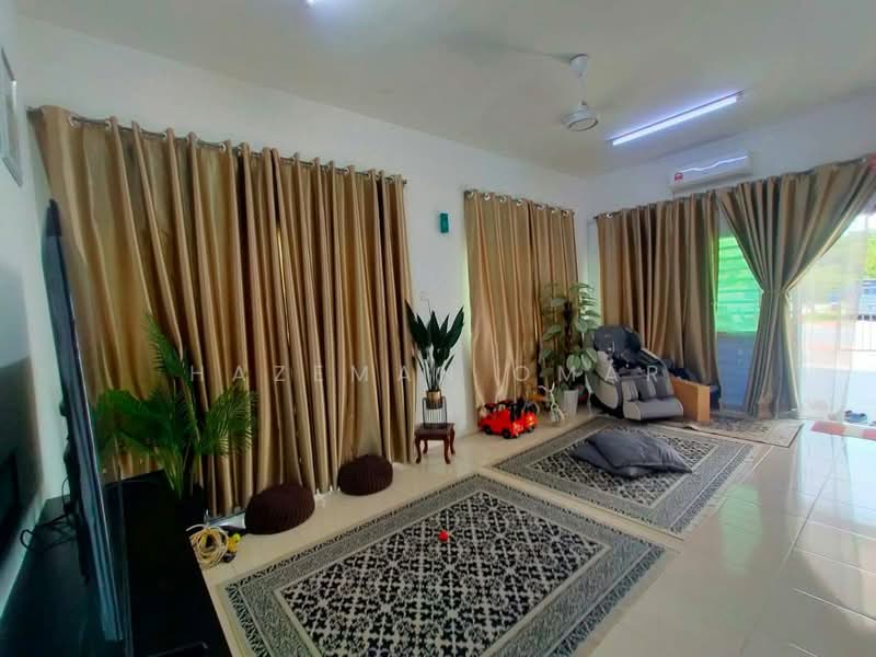 Rumah Berkembar untuk Dijual di Seksyen 29 (Shah Alam) - Hazeman Omar - Living Room - PropertyGuru.com.my