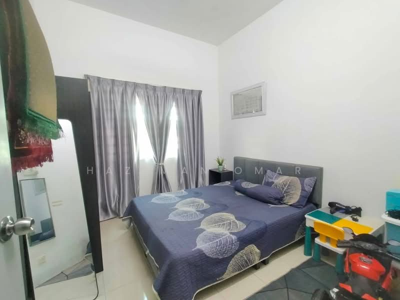 Rumah Berkembar untuk Dijual di Seksyen 29 (Shah Alam) - Hazeman Omar - Bedroom - PropertyGuru.com.my