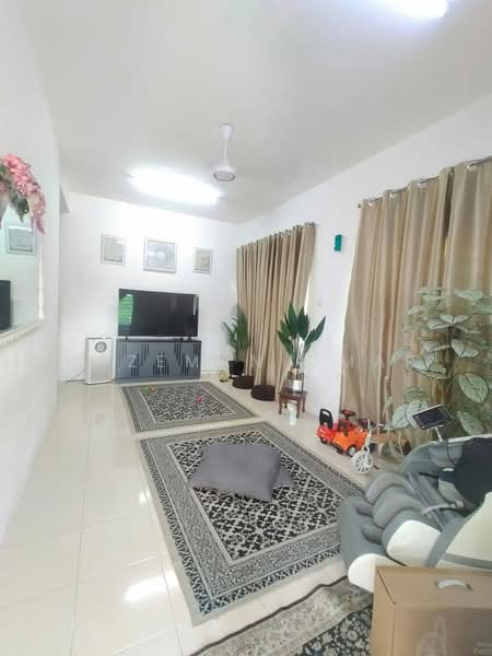 Rumah Berkembar untuk Dijual di Seksyen 29 (Shah Alam) - Hazeman Omar - Living Room - PropertyGuru.com.my