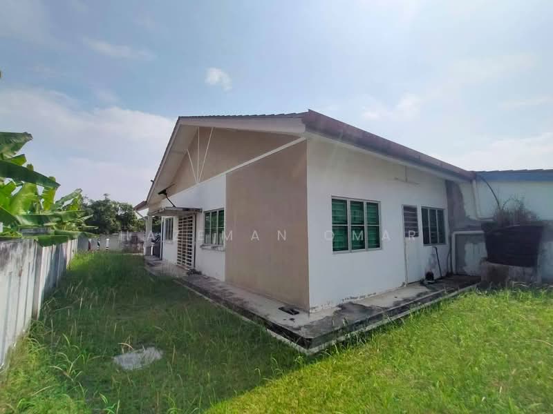 Rumah Berkembar untuk Dijual di Seksyen 29 (Shah Alam) - Hazeman Omar - Exterior - PropertyGuru.com.my