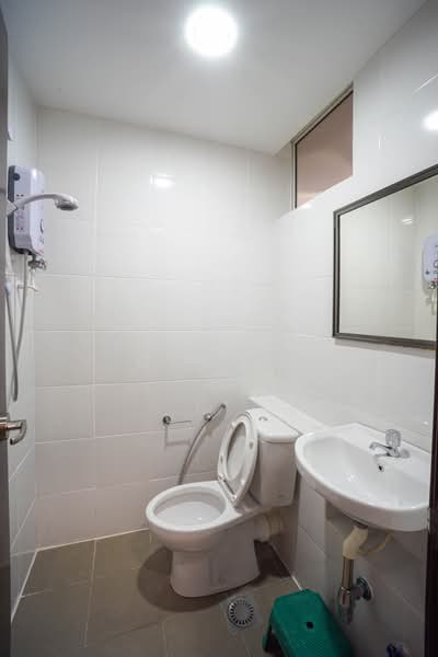 Condominium for Rent at The Bay Residences - Vincent Chong - Maid Bathroom - PropertyGuru.com.my