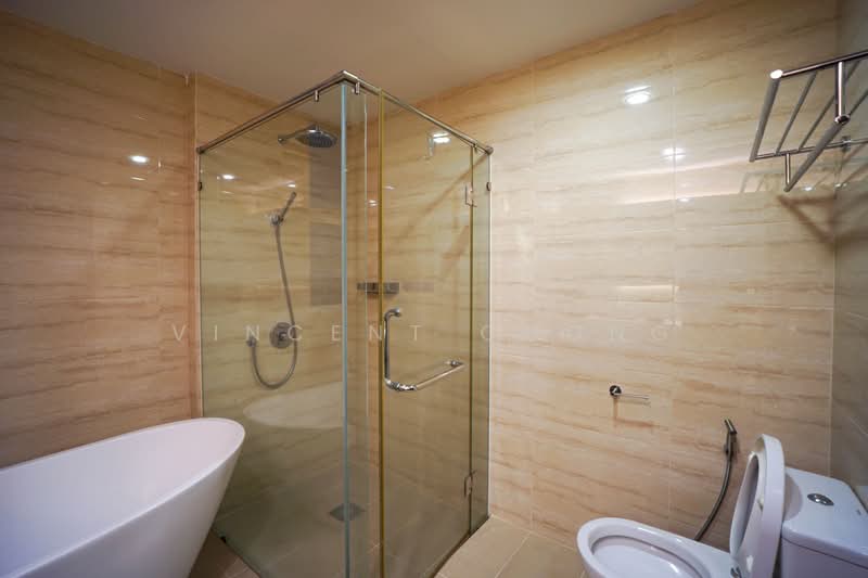Condominium for Rent at The Bay Residences - Vincent Chong - Master Bathroom - PropertyGuru.com.my
