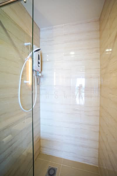 Condominium for Rent at The Bay Residences - Vincent Chong - Common Bathroom - PropertyGuru.com.my