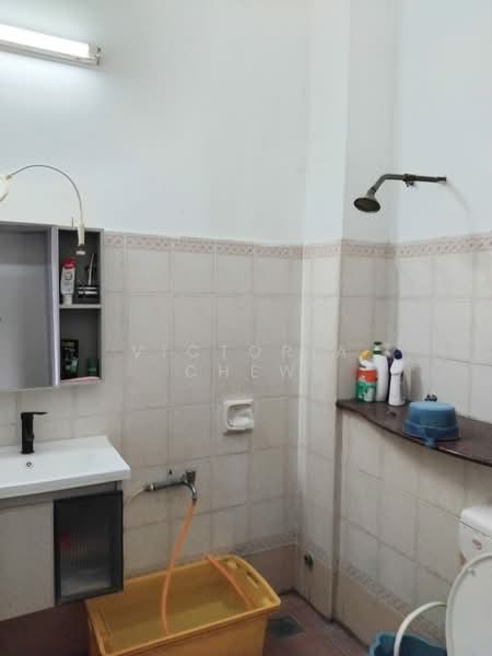 Rumah Teres untuk Dijual di Usj 18 (Subang Jaya) - Victoria Chew - Bathroom - PropertyGuru.com.my