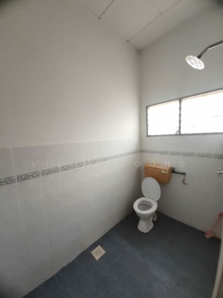 Rumah Teres untuk Disewa di Taman Syabas (Ipoh) - Vivian Foong - Bathroom - PropertyGuru.com.my