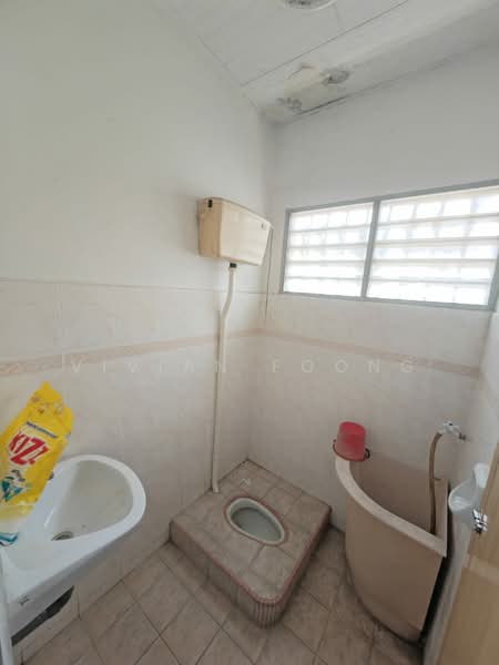 Rumah Teres untuk Disewa di Taman Syabas (Ipoh) - Vivian Foong - Bathroom - PropertyGuru.com.my