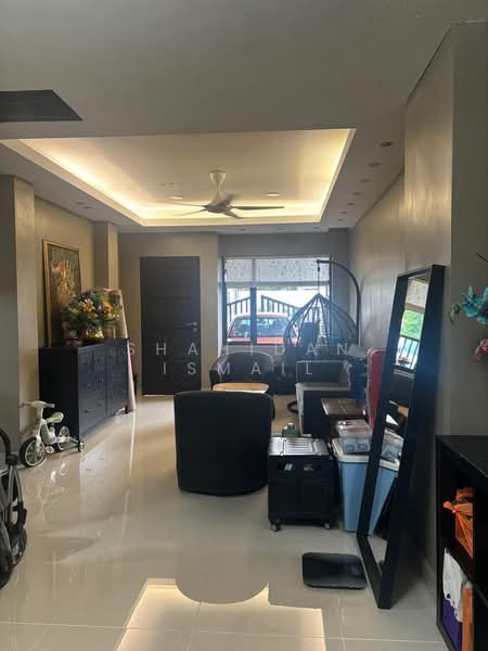 2-storey Terraced House for Sale in Seksyen 8 (Kota Damansara) - Shahidan Ismail - Living Room - PropertyGuru.com.my