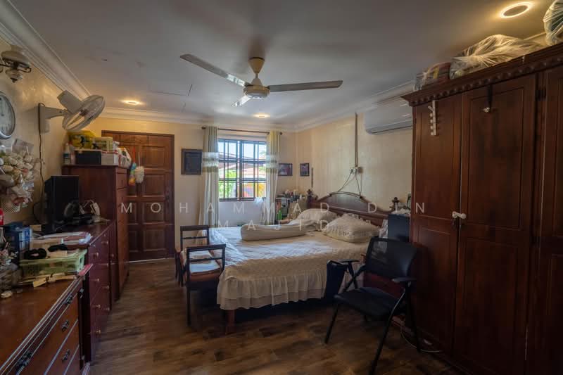 Bungalow for Sale in Seksyen 2 (Shah Alam) - Mohammad Din Majid - Bedroom - PropertyGuru.com.my