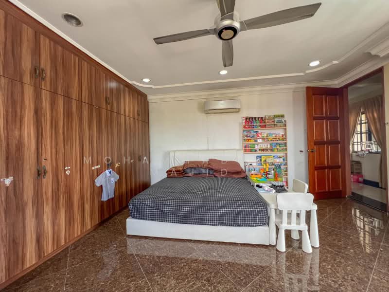 Bungalow for Sale in Seksyen 2 (Shah Alam) - Mohammad Din Majid - Bedroom - PropertyGuru.com.my