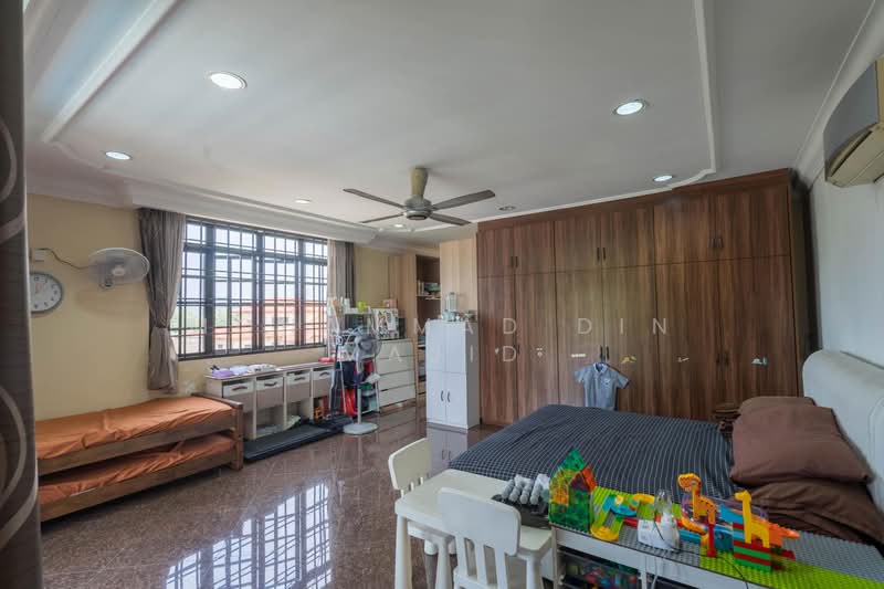 Bungalow for Sale in Seksyen 2 (Shah Alam) - Mohammad Din Majid - Bedroom - PropertyGuru.com.my