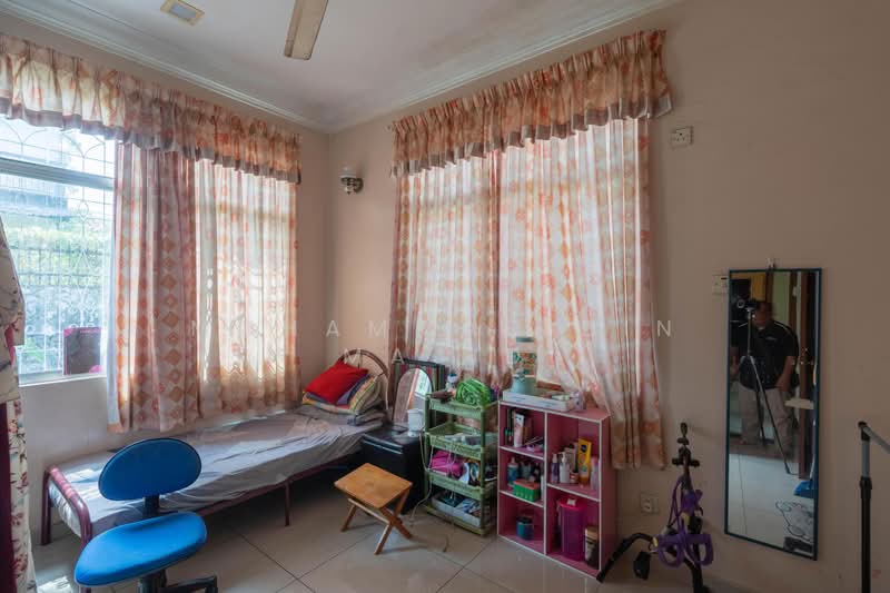 Bungalow for Sale in Seksyen 2 (Shah Alam) - Mohammad Din Majid - Bedroom - PropertyGuru.com.my