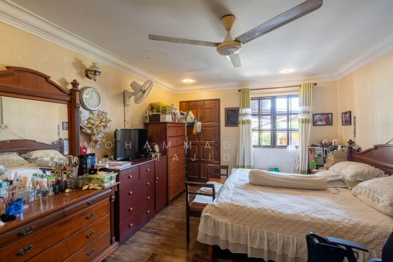 Bungalow for Sale in Seksyen 2 (Shah Alam) - Mohammad Din Majid - Bedroom - PropertyGuru.com.my