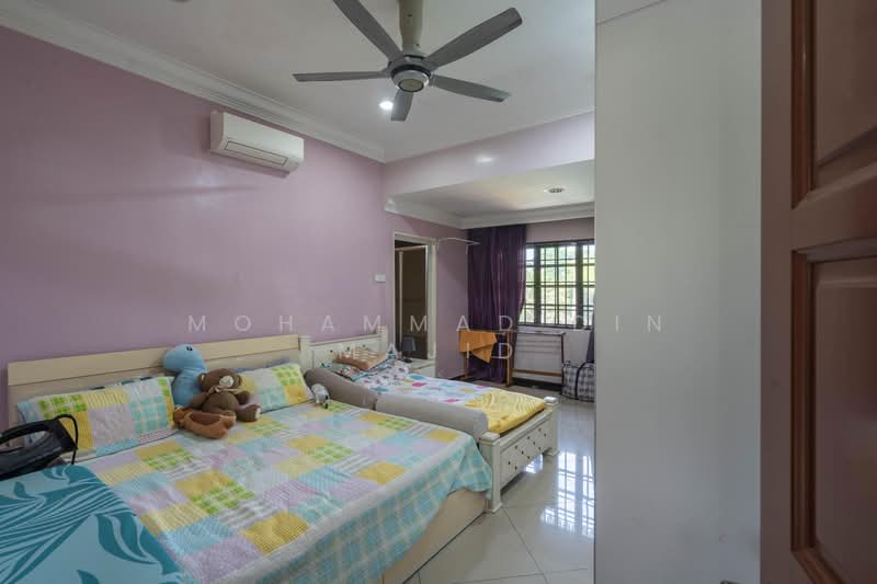 Bungalow for Sale in Seksyen 2 (Shah Alam) - Mohammad Din Majid - Bedroom - PropertyGuru.com.my