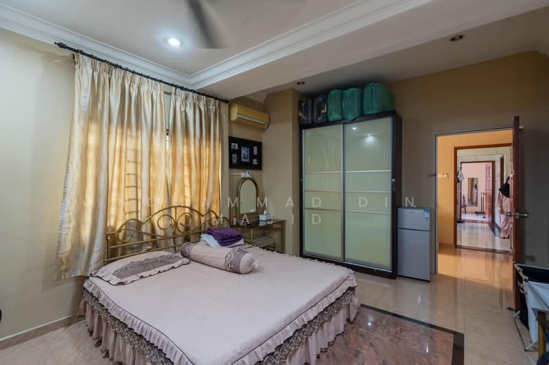 Bungalow for Sale in Seksyen 2 (Shah Alam) - Mohammad Din Majid - Bedroom - PropertyGuru.com.my